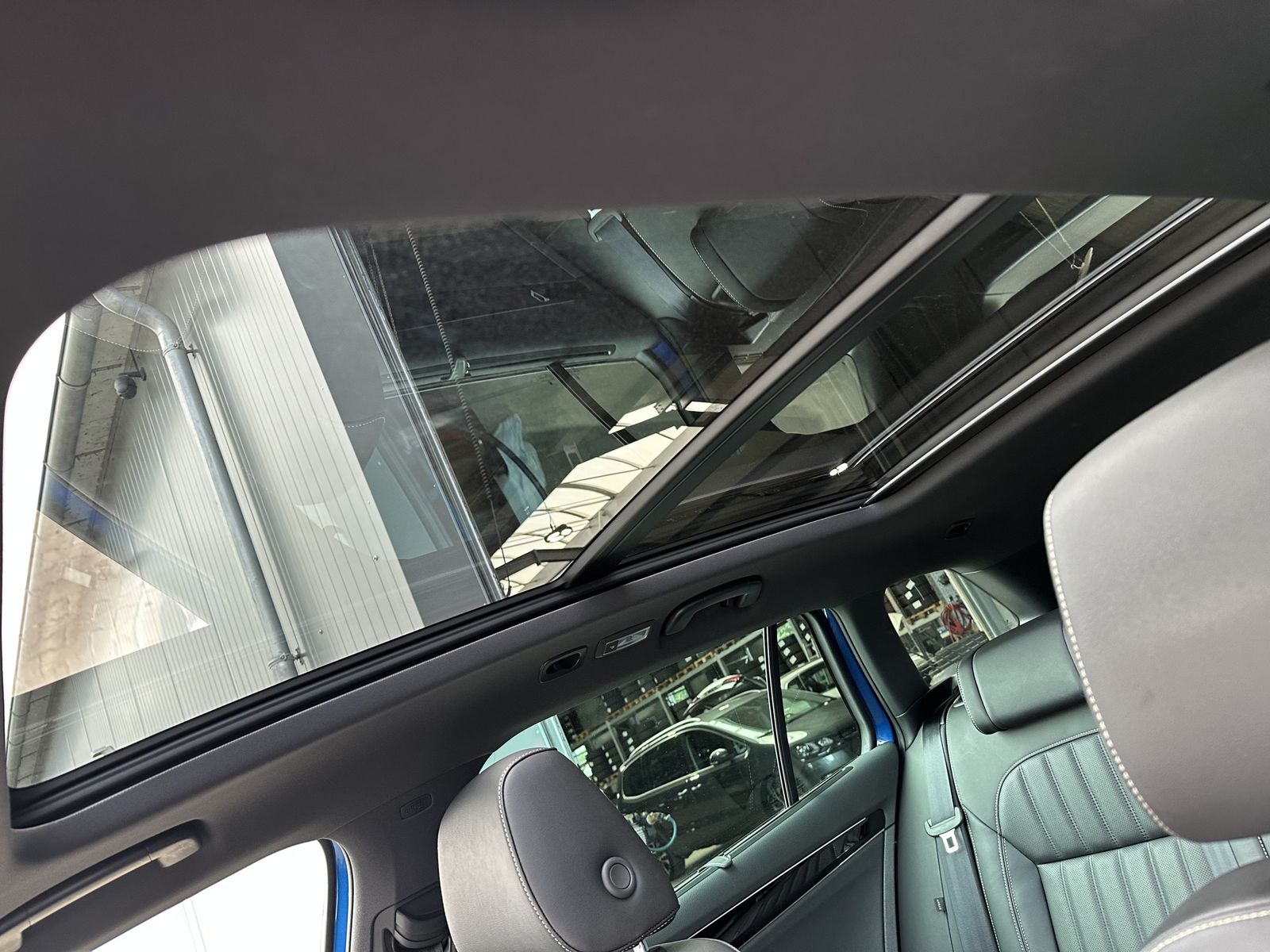 Fahrzeugabbildung SKODA Superb Combi 2.0 TDI DSG L&K NAV+LED+AHK+PANO+SH