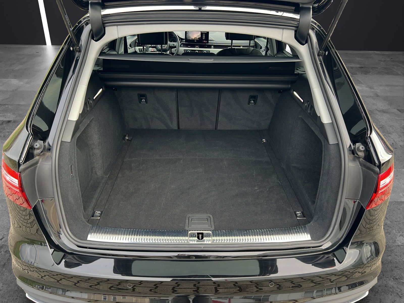 Fahrzeugabbildung Audi A4 Avant 35 TDI S-tronic AHK Navi ACC PDC SH