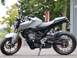 Honda CB 125 R mit kurzem Kennzeichenhalter - HONDA 125 R