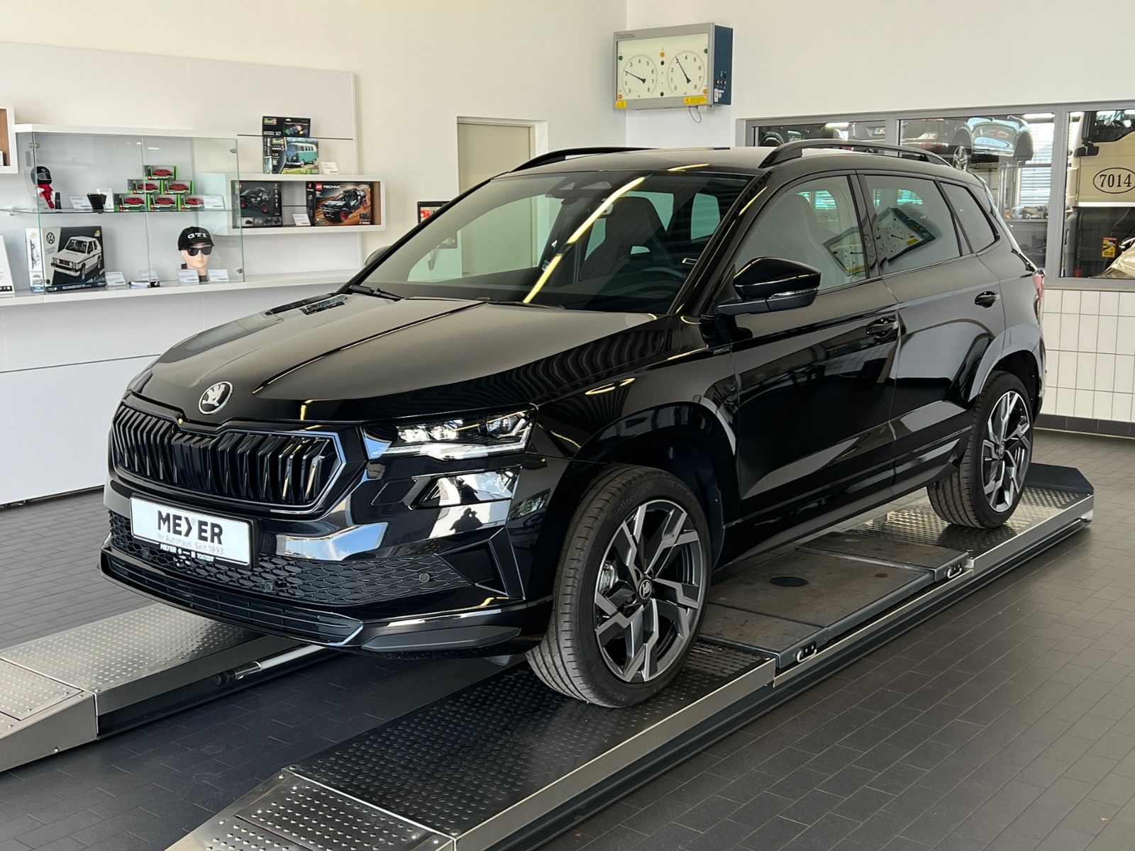 Fahrzeugabbildung SKODA Karoq Sportline 2.0 TSI 4x4 DSG *CANTON, AHK, 19