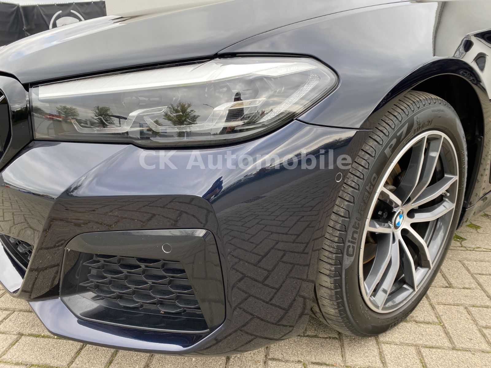 Fahrzeugabbildung BMW 520d Lim. M-Sport/Facelift/Shadow-Line/LED/Kam