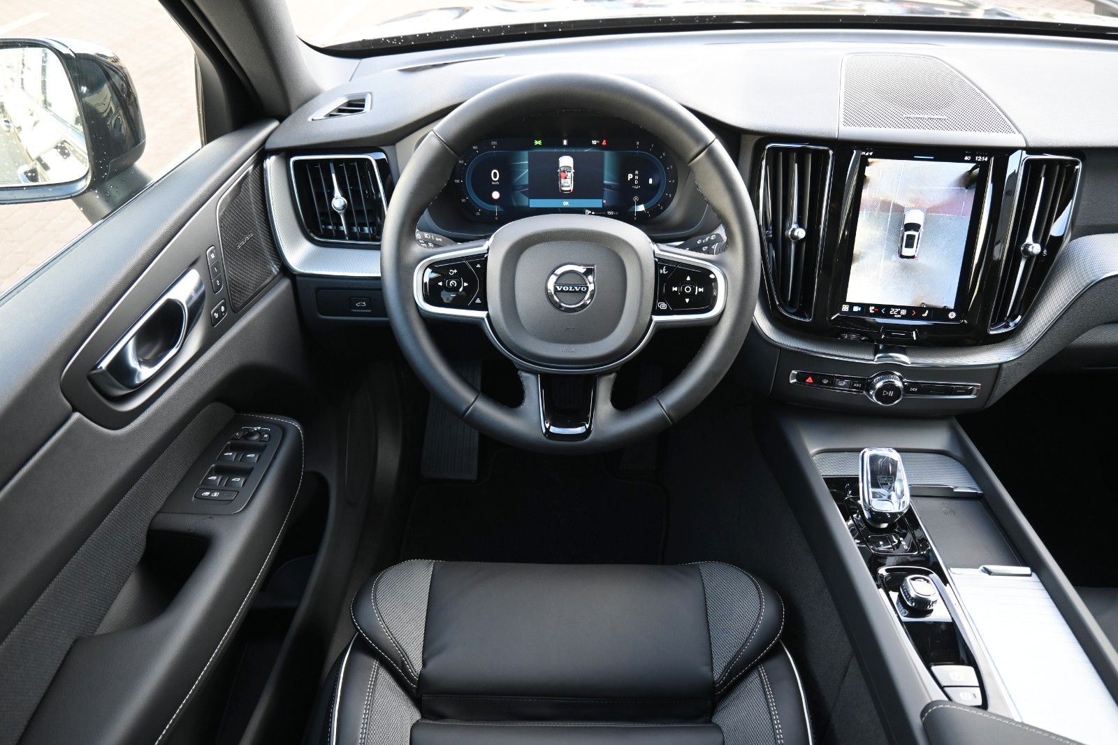 Fahrzeugabbildung Volvo XC60 B5 AWD Plus Dark*H&K*FSHZG*360°*ACC*AHK