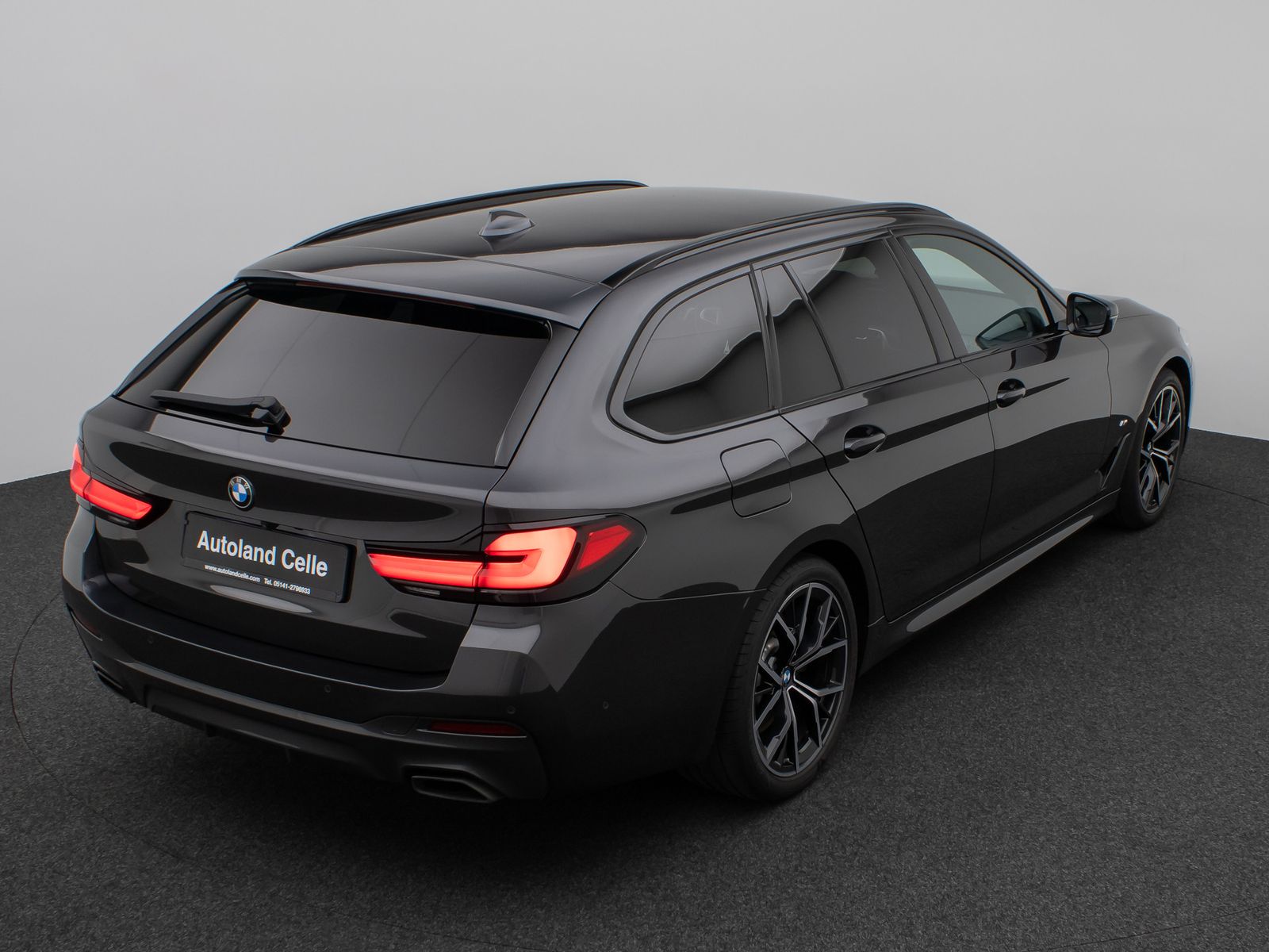 Fahrzeugabbildung BMW 530d xD M Sport Kamera HUD DAB H/K Komfort Alarm