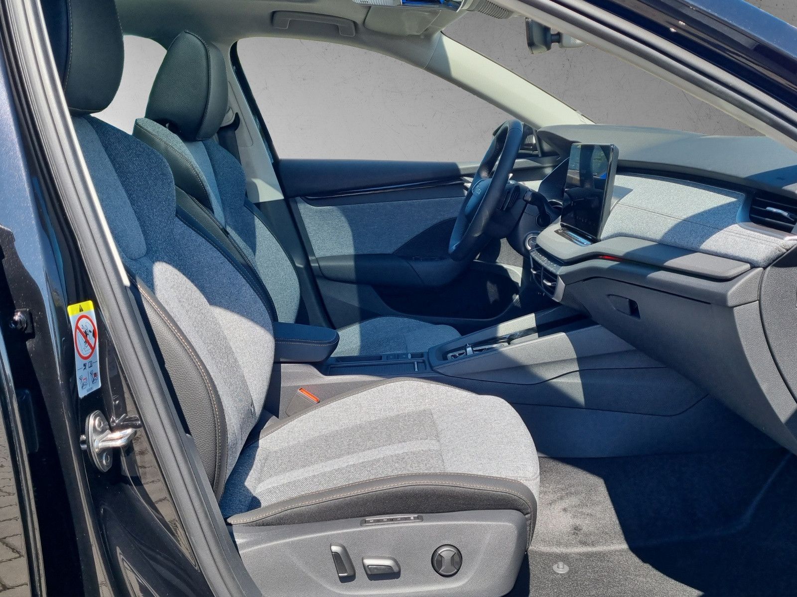 Fahrzeugabbildung SKODA Octavia Combi 2.0 TDI Tour PANO AHK Canton 18"