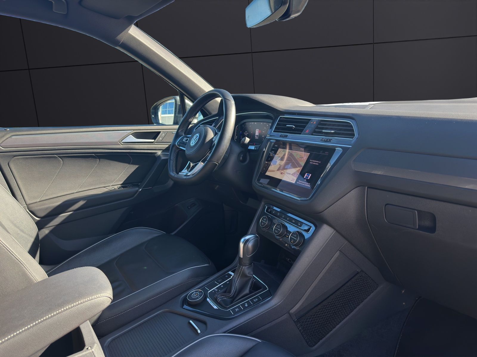Fahrzeugabbildung Volkswagen Tiguan Allspace Highline TDI DSG 4M LED LEDER 7-