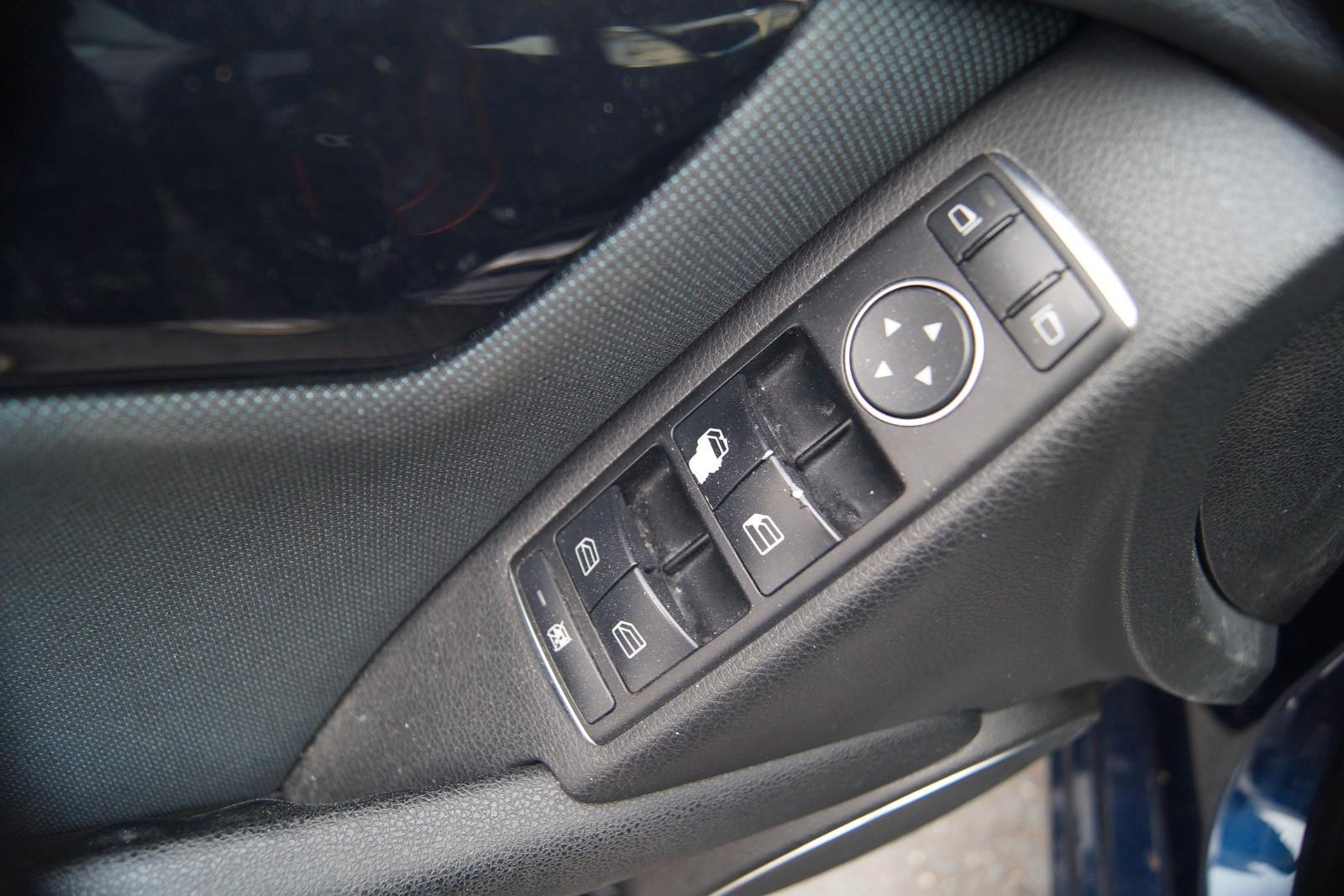 Mercedes-Benz C180 2014 — photo 13