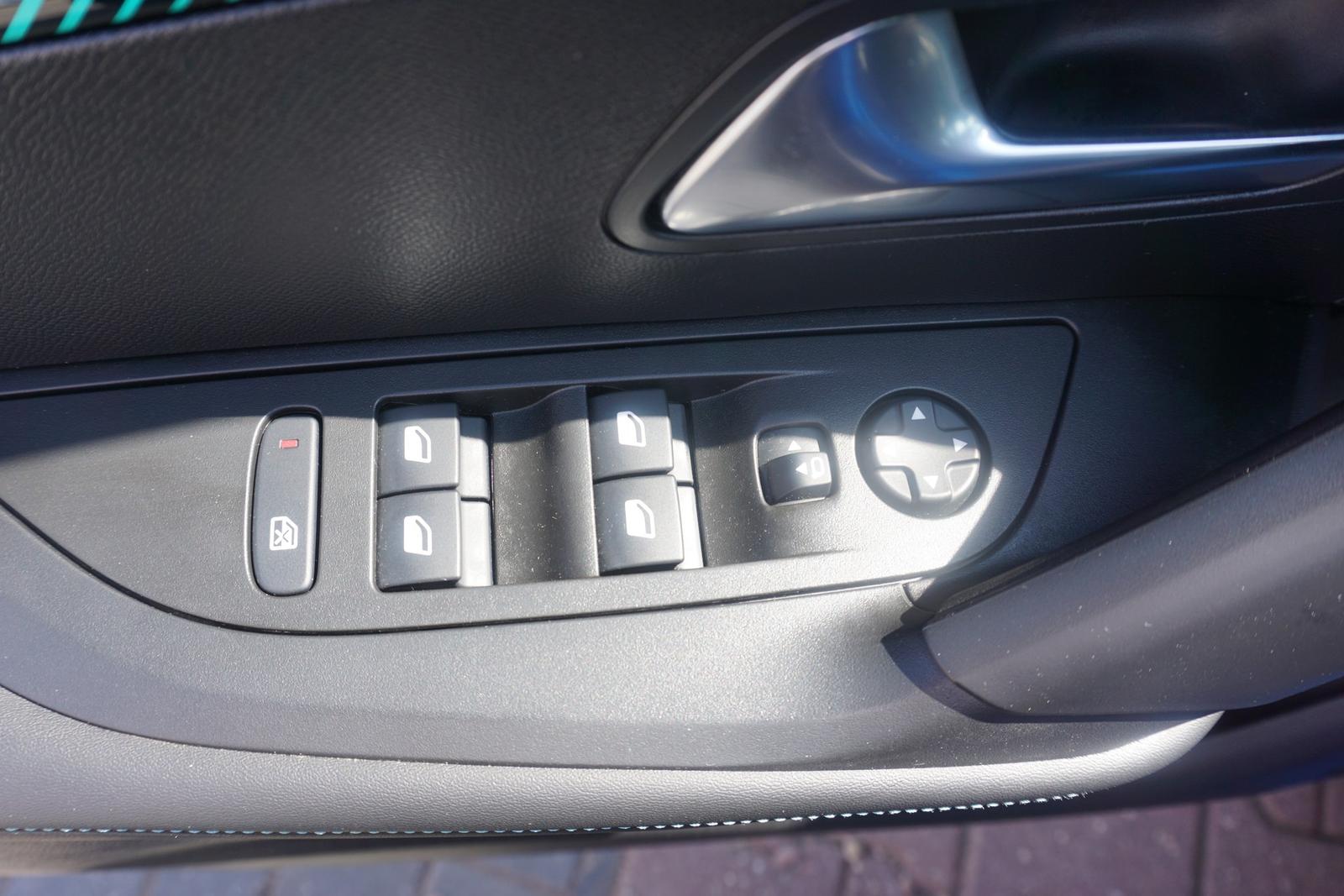Peugeot 2008 1.2 PureTech Allure Pack LED Navi Kamera, миниатюра 26