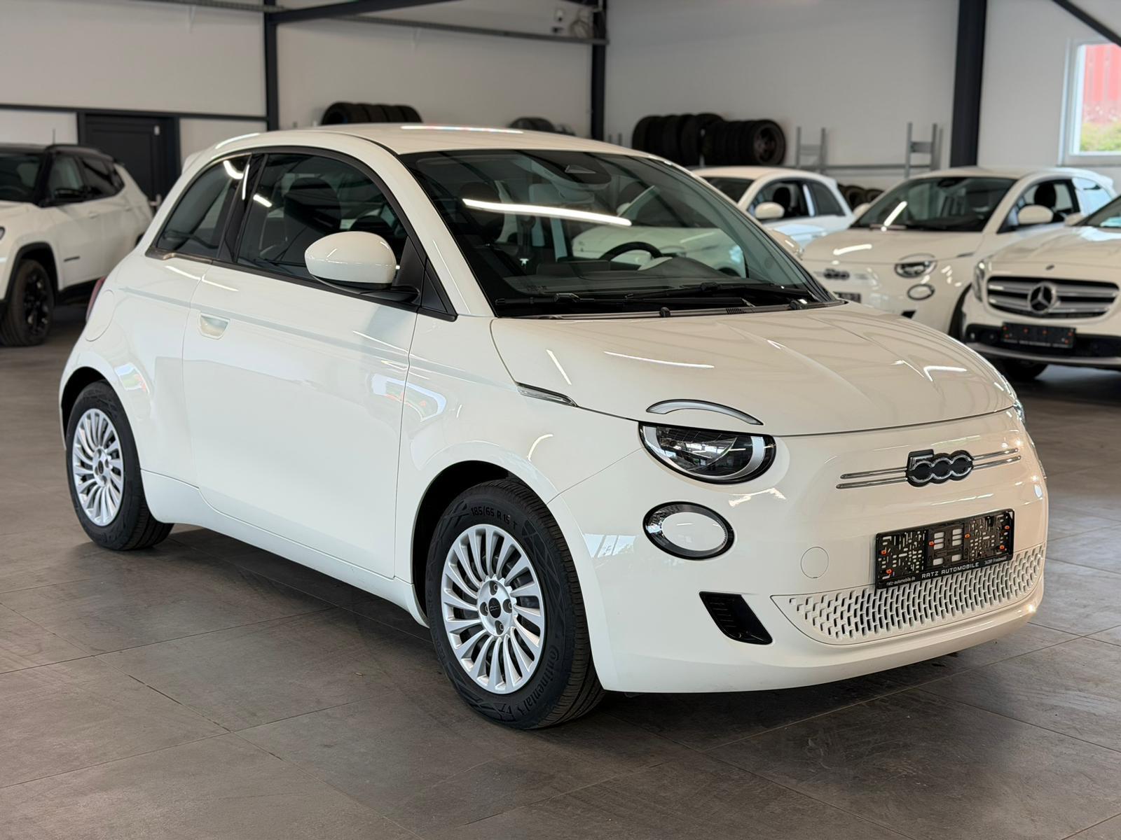 Fiat 500e 11KW+CARPLAY+TEMP+SPUR.ASS+STAND.HZ+NAVI+