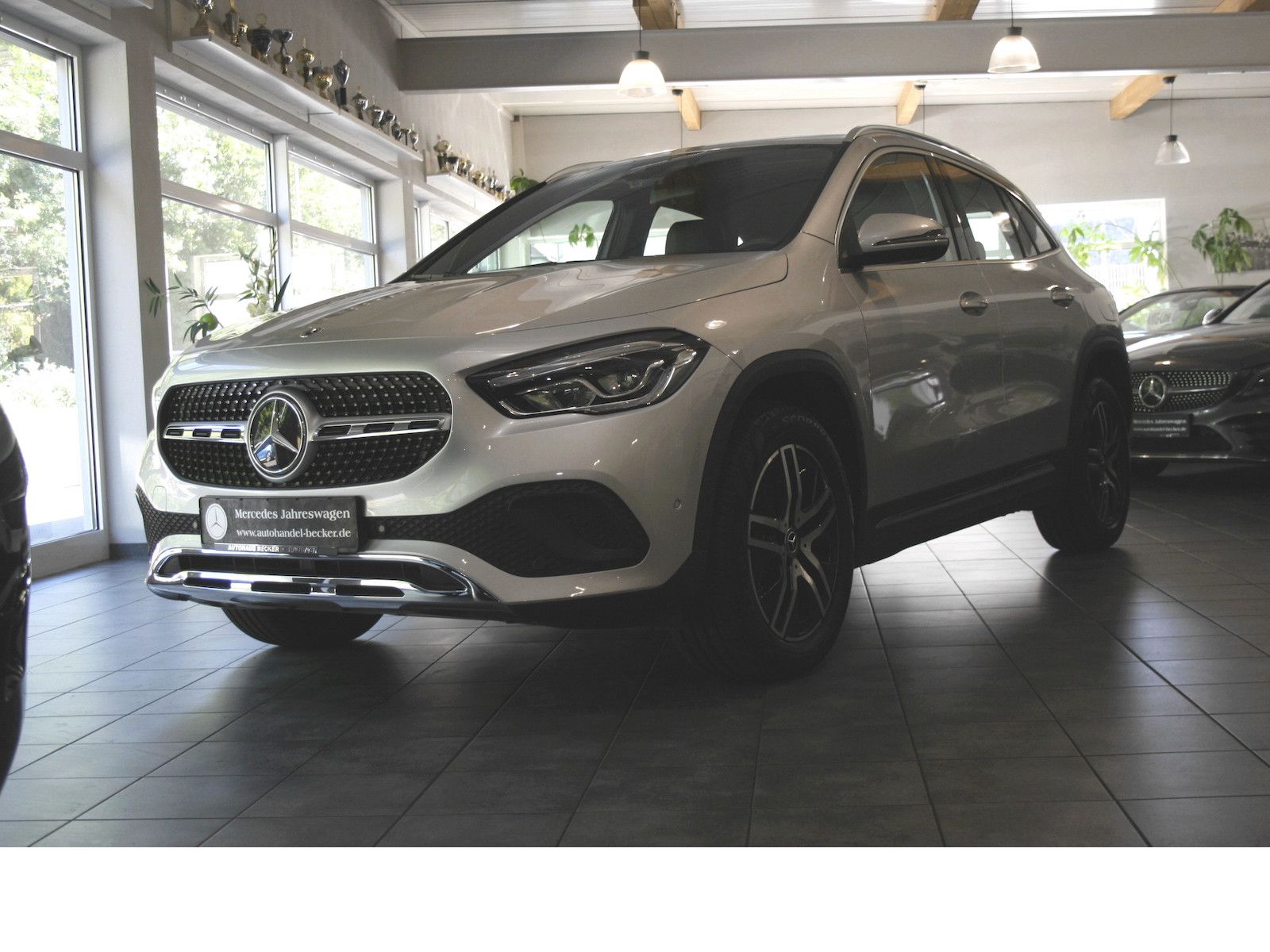 Fahrzeugabbildung Mercedes-Benz GLA 200 Progressive *MBUX High-End-Paket / *LED*