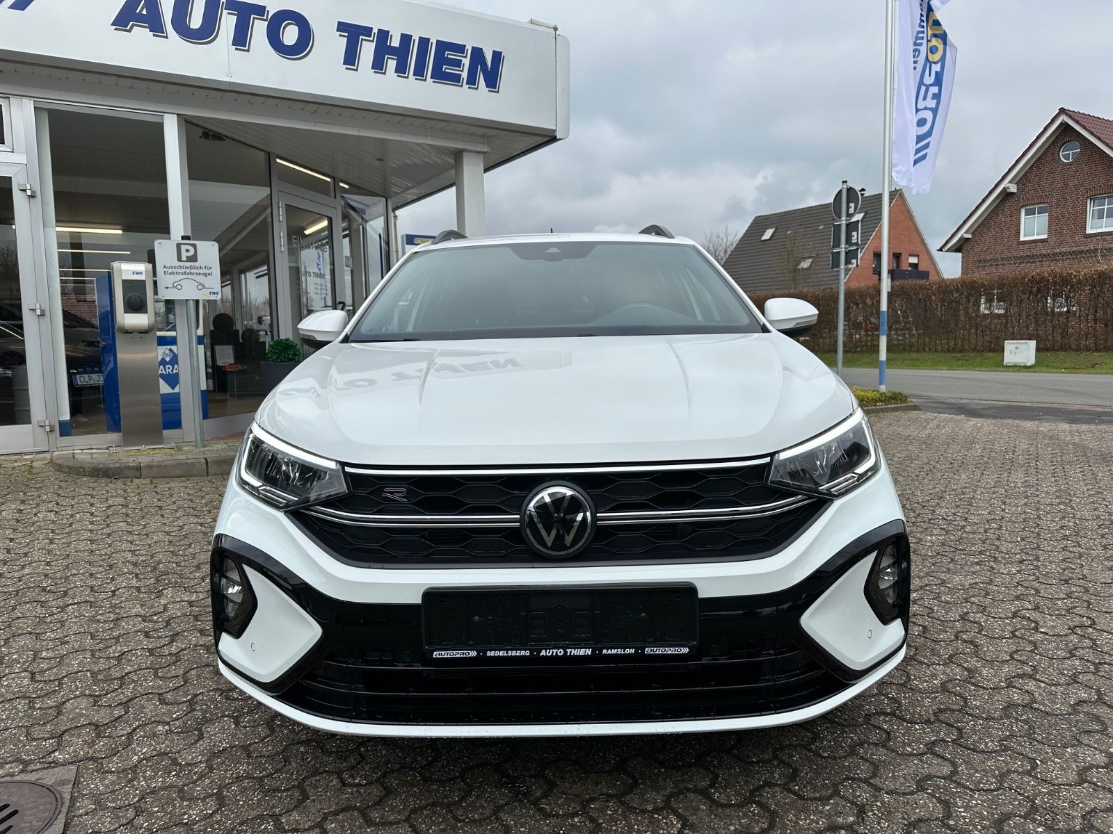 Fahrzeugabbildung Volkswagen Taigo 1.0 TSI R-Line DSG AHK/ACC/LED/17"