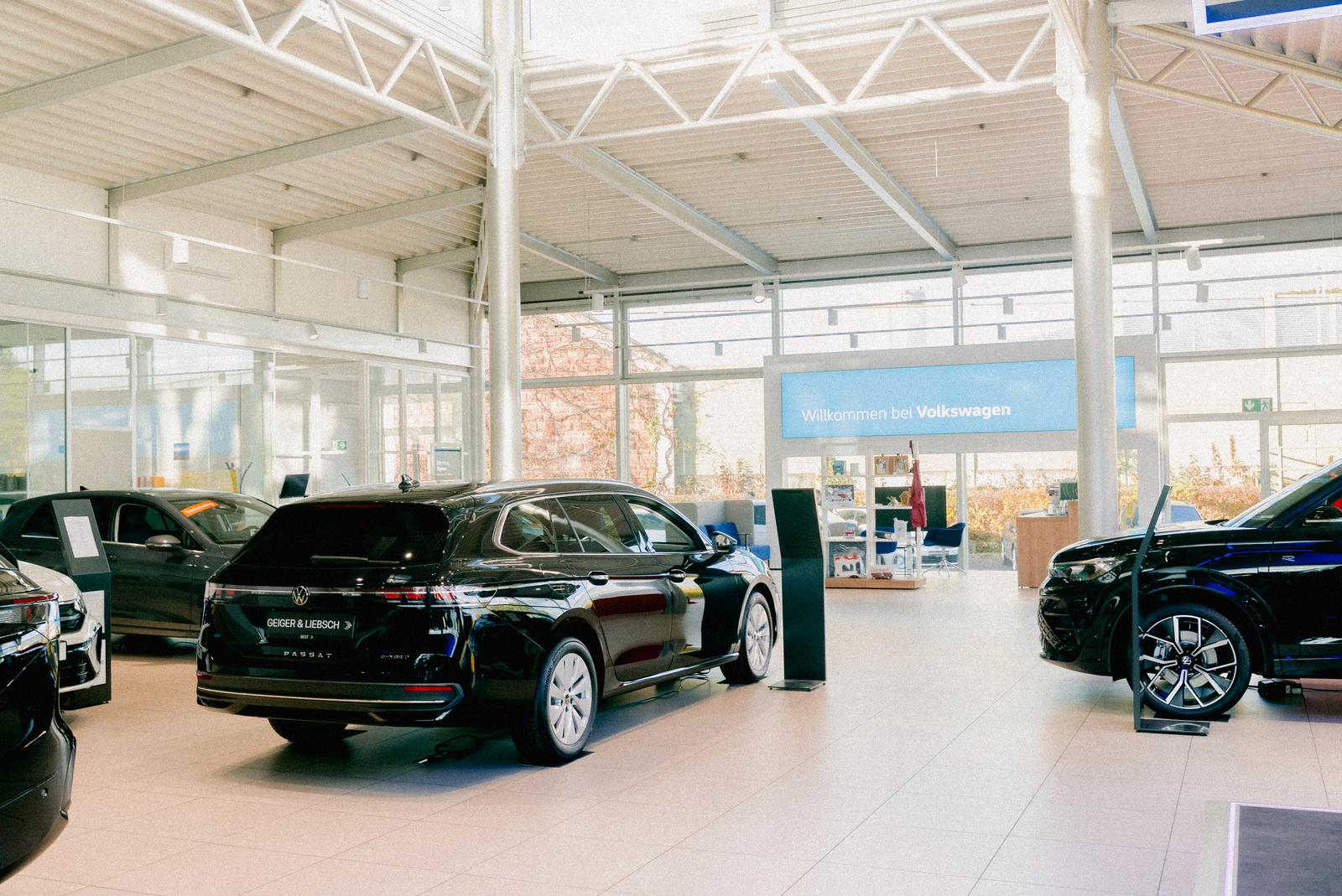 showroom-image-top
