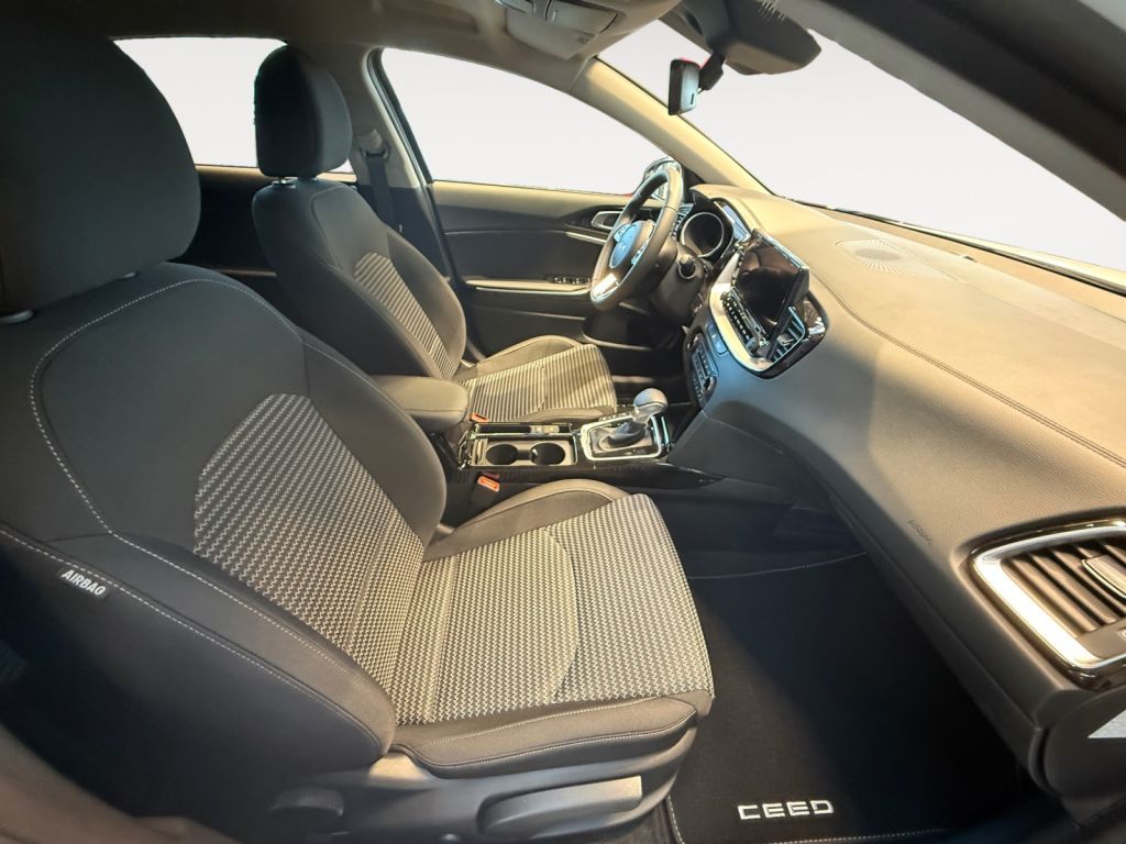 Fahrzeugabbildung Kia Ceed 1.5 T-GDI (48V Mild-Hybrid) DCT7 Ultimate E