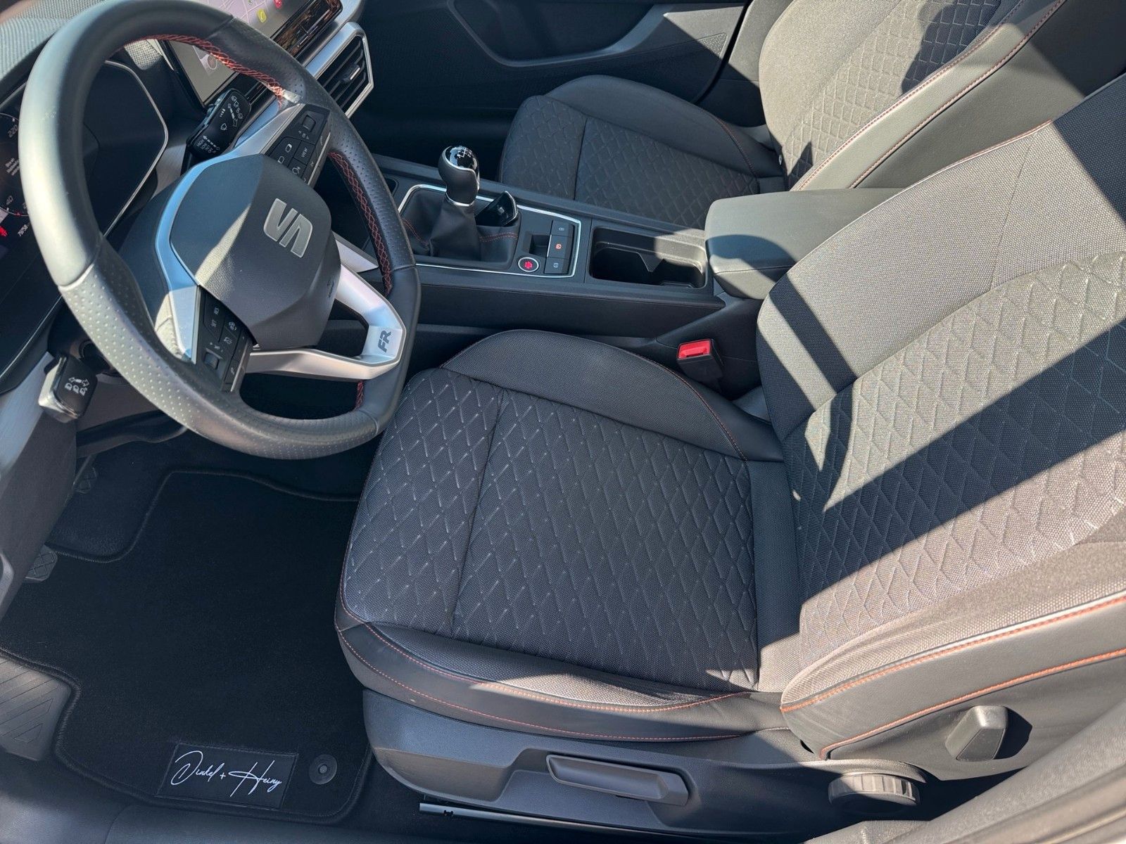 Fahrzeugabbildung SEAT Leon Sportstourer FR-Line 2.0 TDI
