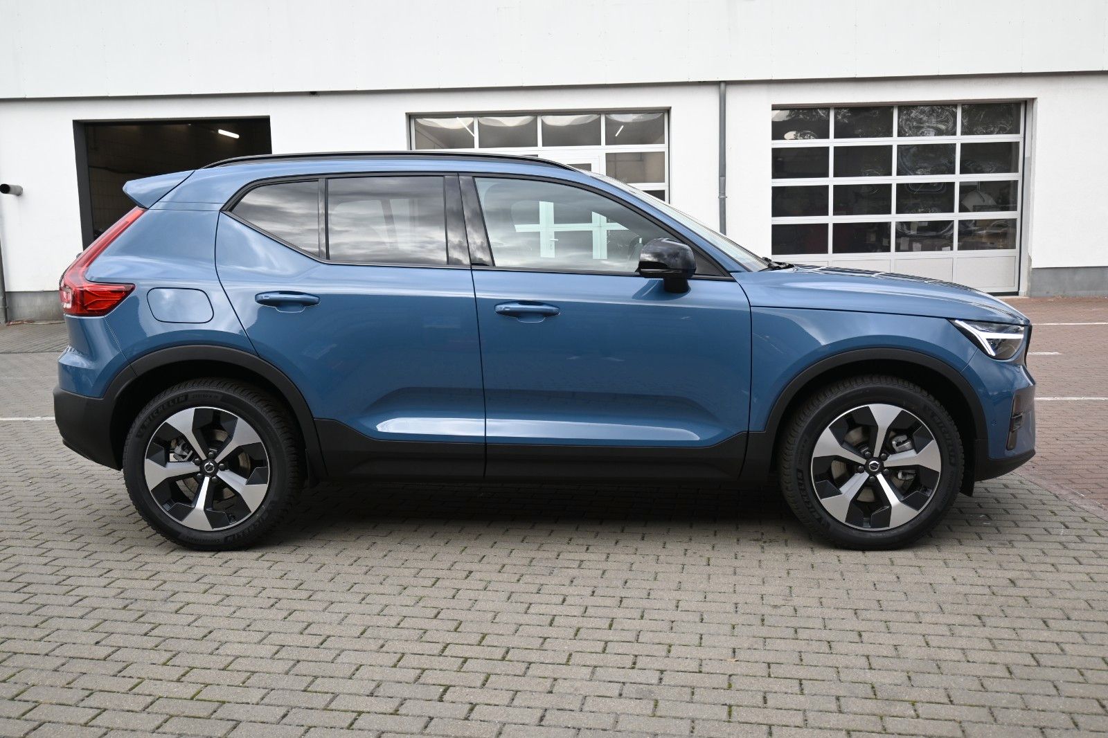 Fahrzeugabbildung Volvo XC40 B3 DSG Plus Dark*360°*ACC*AHK*Allwetter