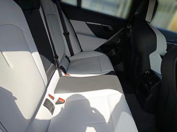 2025 BMW M5 — миниатюра 24