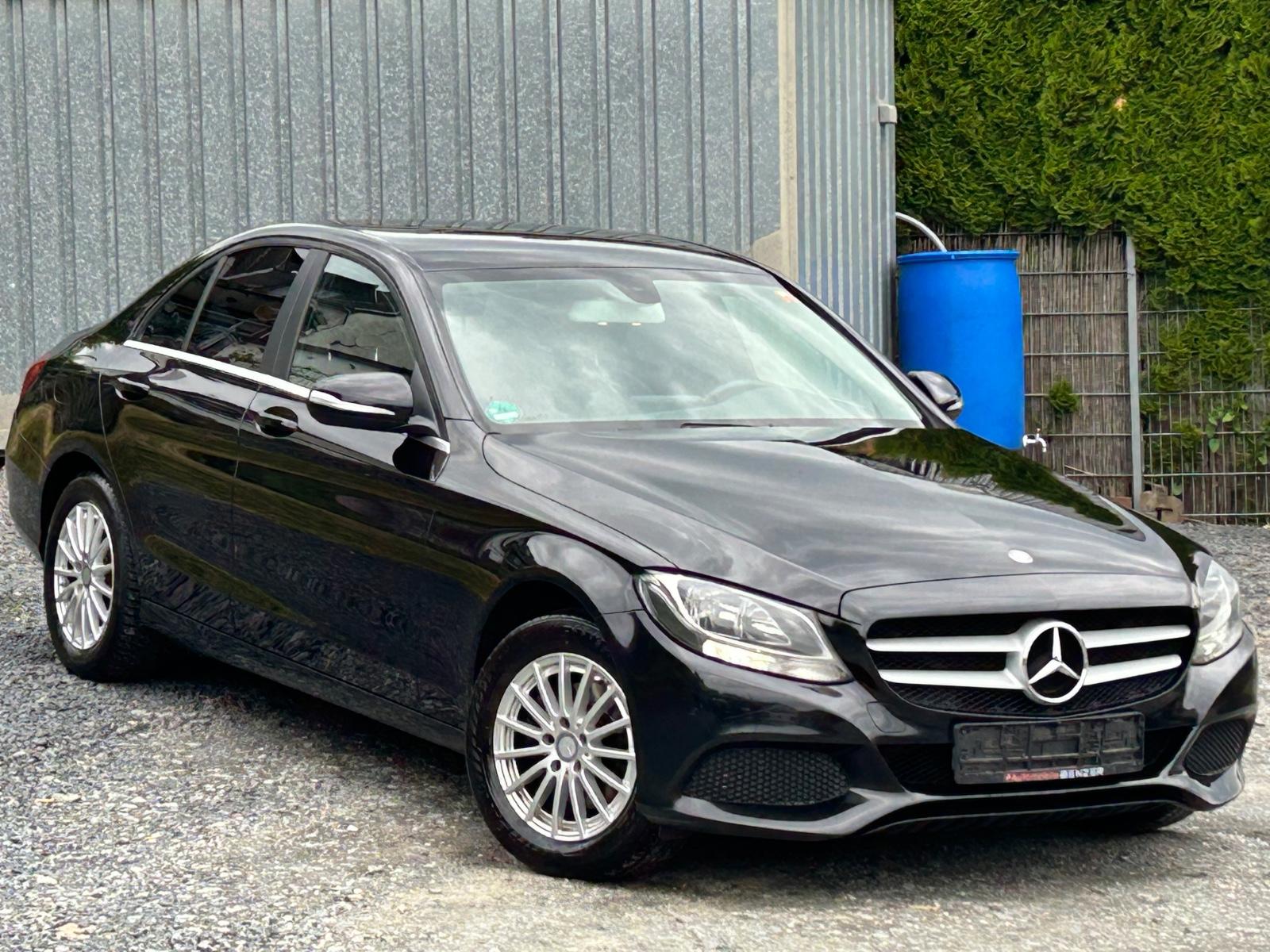 Mercedes-Benz C 200 CGI Limousine LEDER NAVI GUTER ZUSTAND
