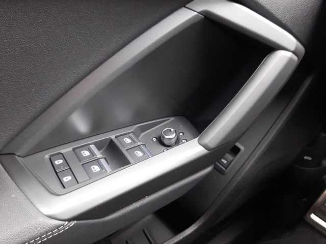 Fahrzeugabbildung Audi Q3 S line 35 TFSI Navi LED el.Heckkl. Kamera