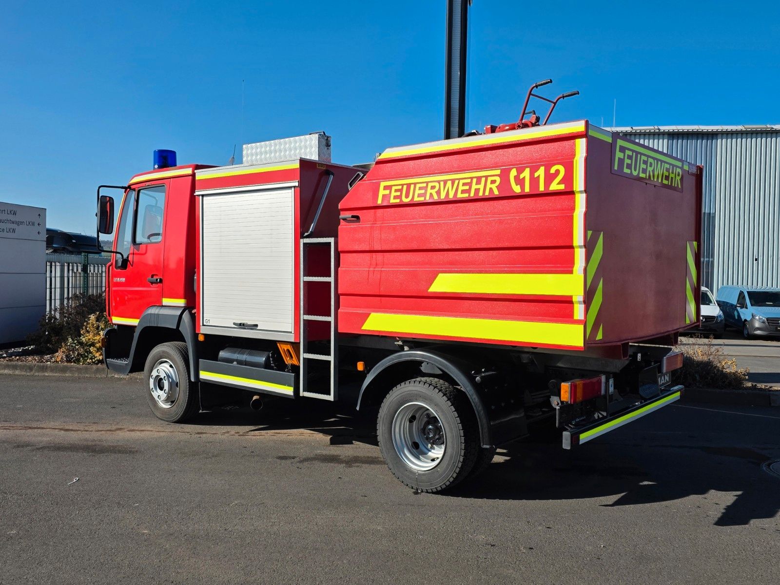 Fahrzeugabbildung MAN LE 8.150 Löschfahrzeug SLF 25/25 100/2500 Liter