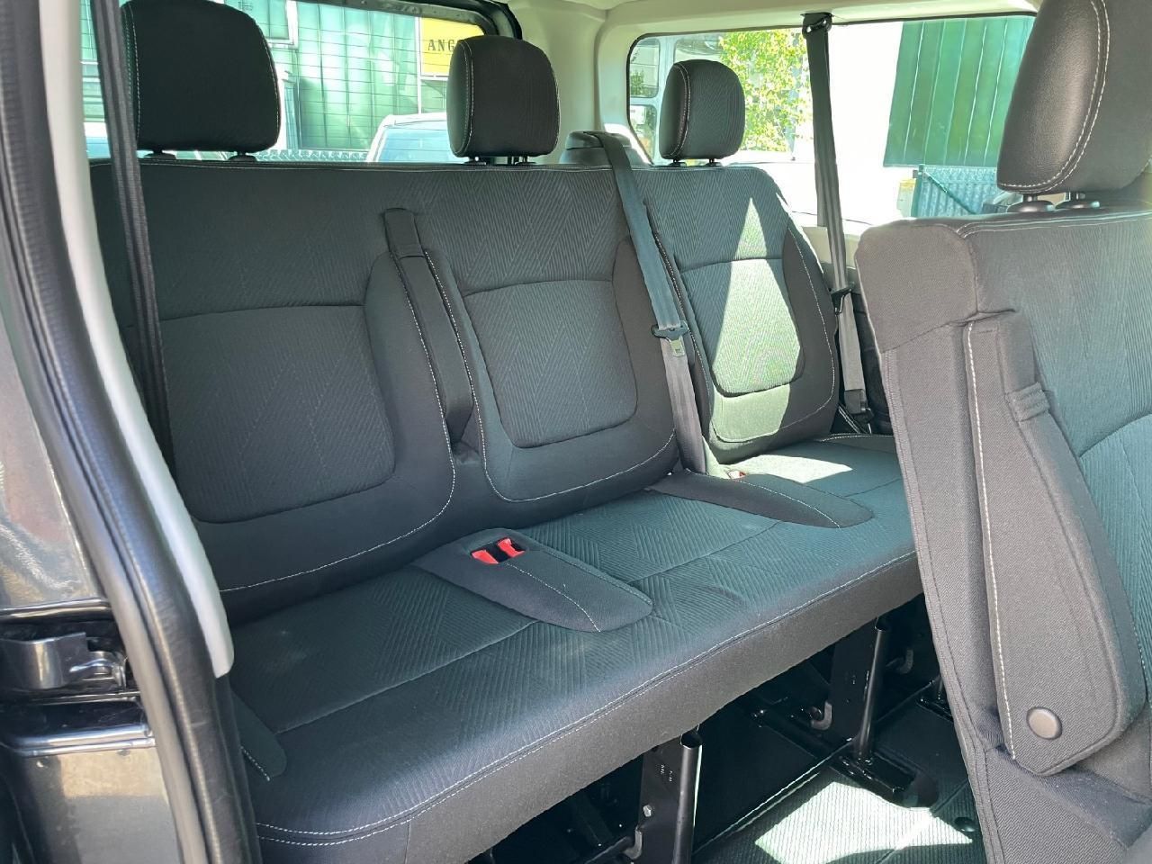 Fahrzeugabbildung Renault Trafic Combi dCi 150 EDC L2H1