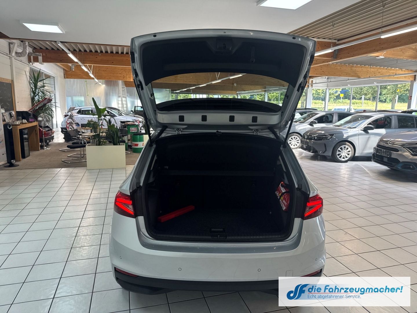 Fahrzeugabbildung SKODA Fabia Tour Automatik Navi DigiCockpit LED Apple