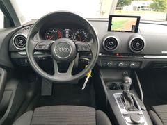 Fahrzeugabbildung Audi A3 Sportback sport Navi Xenon SiHz PDC Tempo