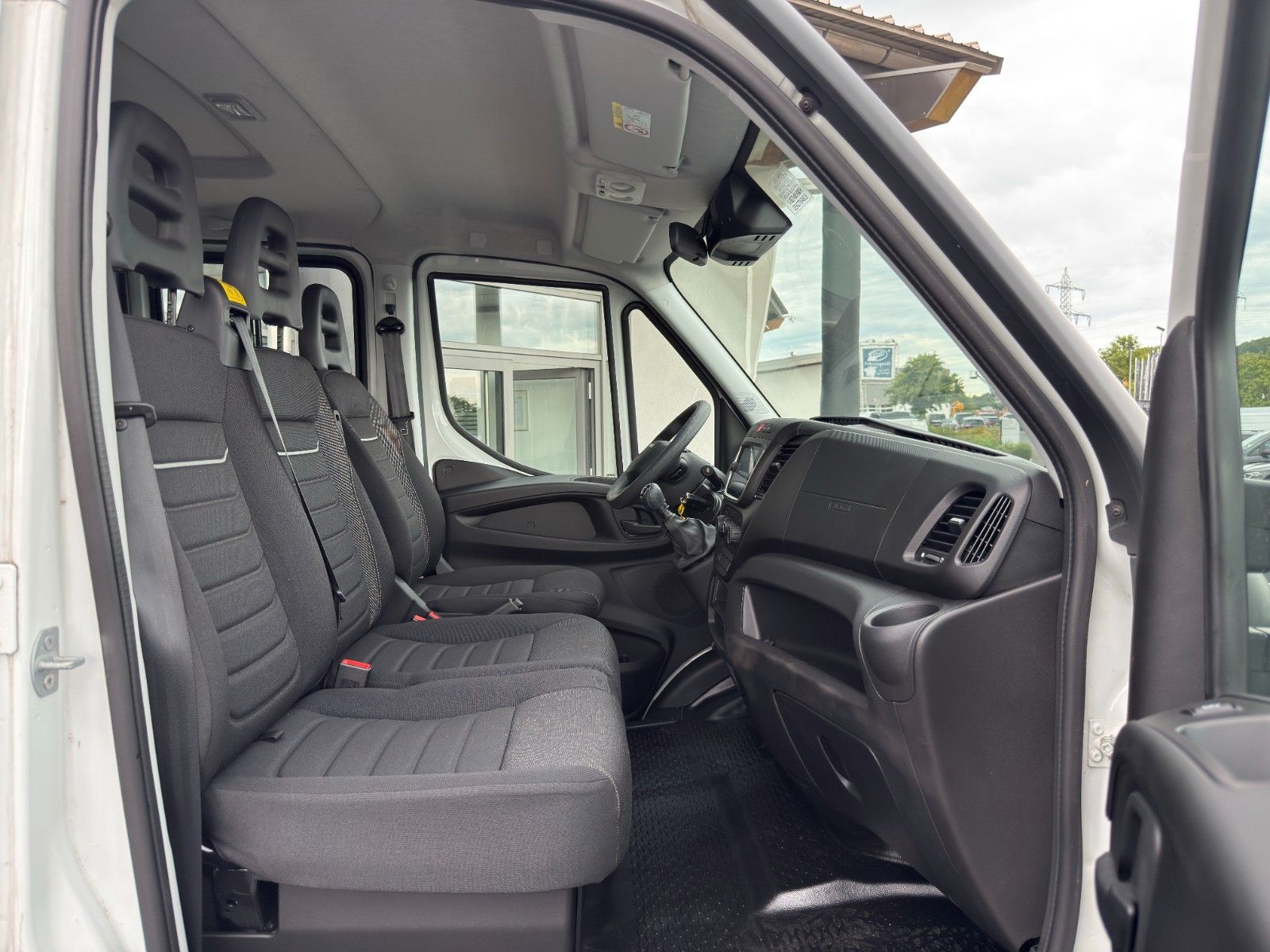Fahrzeugabbildung Iveco Daily 35S14Y D Pritsche *R 3.450* AHK