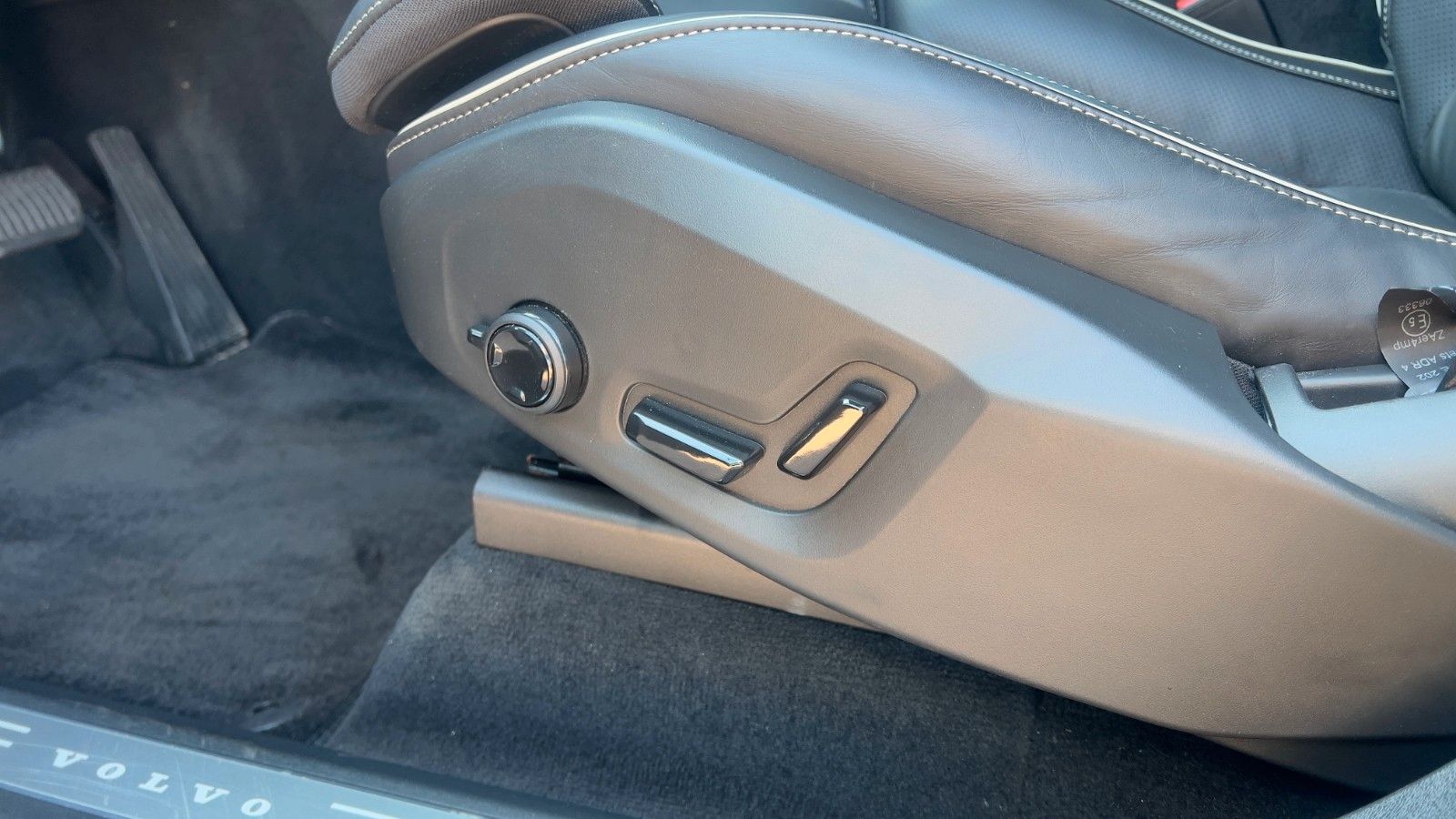 Fahrzeugabbildung Volvo XC90 B5 D AWD Plus Bright*STDHZG*360°*LUFT*ACC*