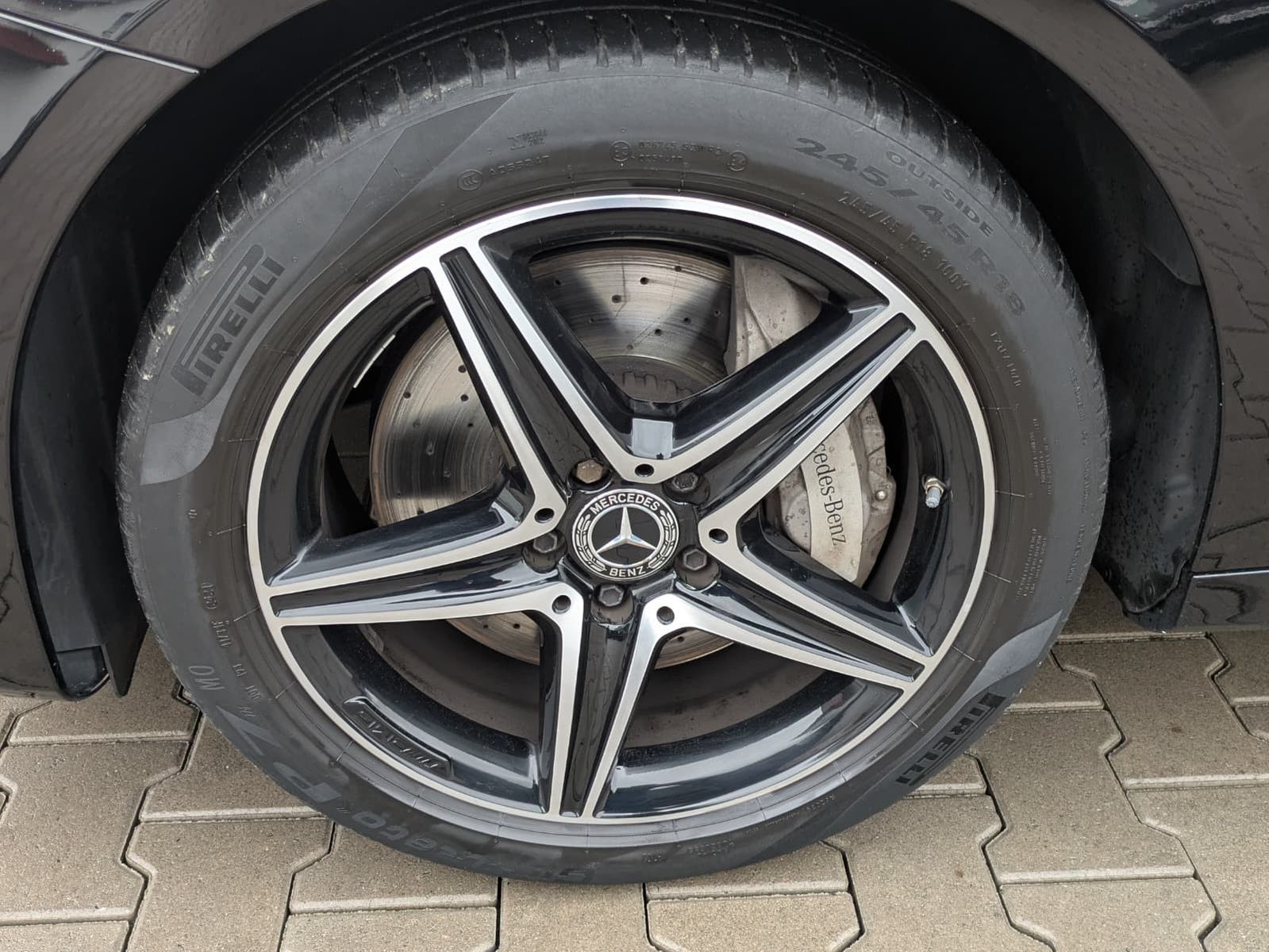 Fahrzeugabbildung Mercedes-Benz E 300 de AMG Night AVANTGARDE AHK*LED*BURMESTER