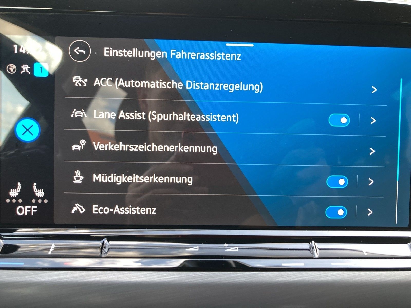 Fahrzeugabbildung Volkswagen Golf VIII Variant TDI Style DSG LED Navi ACC PDC