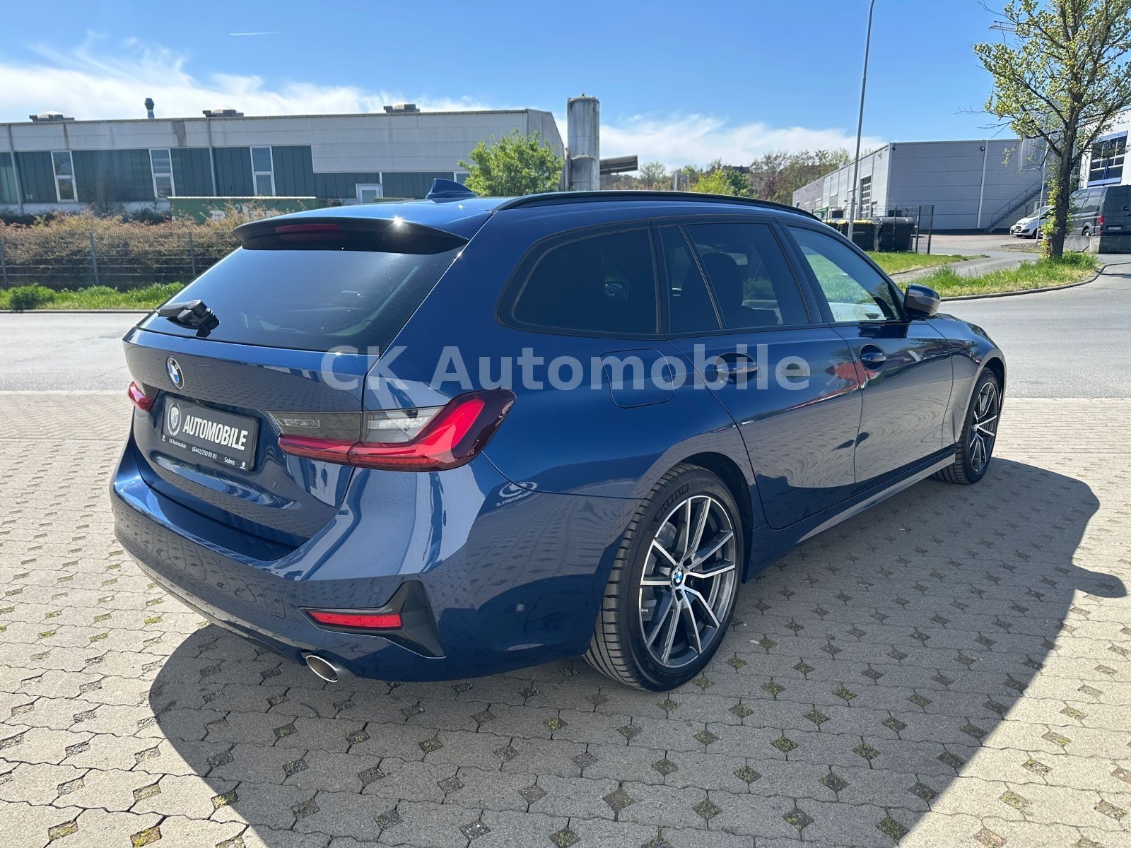 Fahrzeugabbildung BMW 318d Touring Sport-Line/Shadow-Line/Navi/Laser