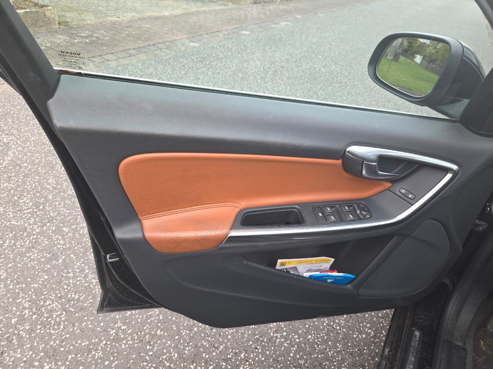 Volvo V60 2011 — photo 8