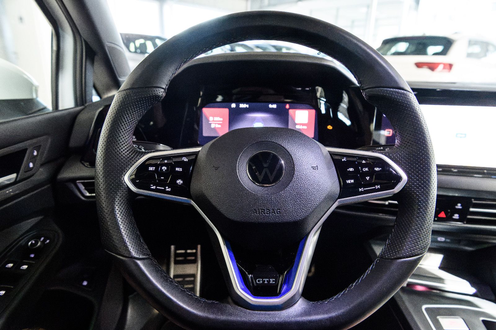Fahrzeugabbildung Volkswagen Golf VIII Lim. GTE eHybrid +DSG+Navi+ACC