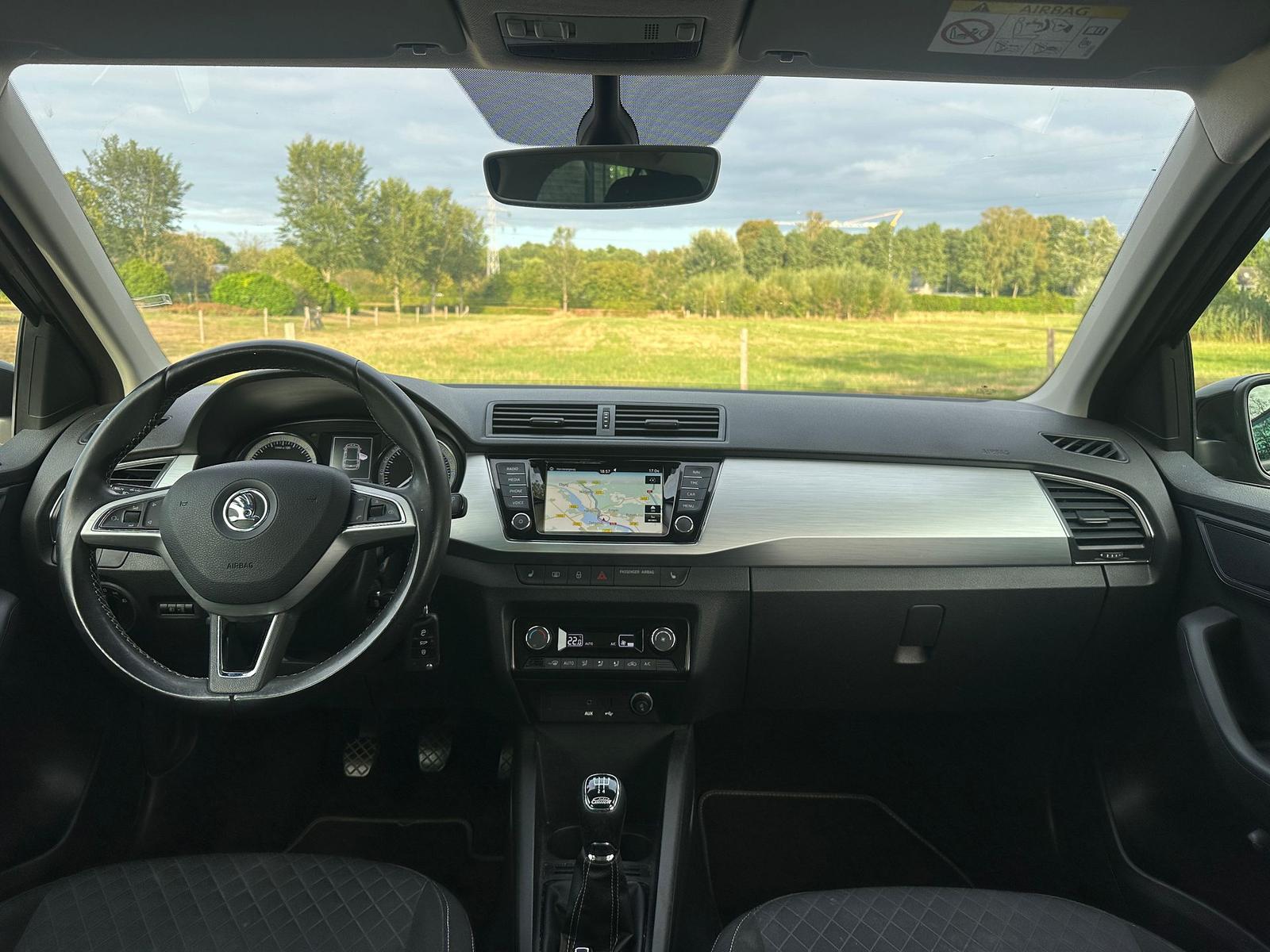 Skoda Fabia 2015 — фото 11
