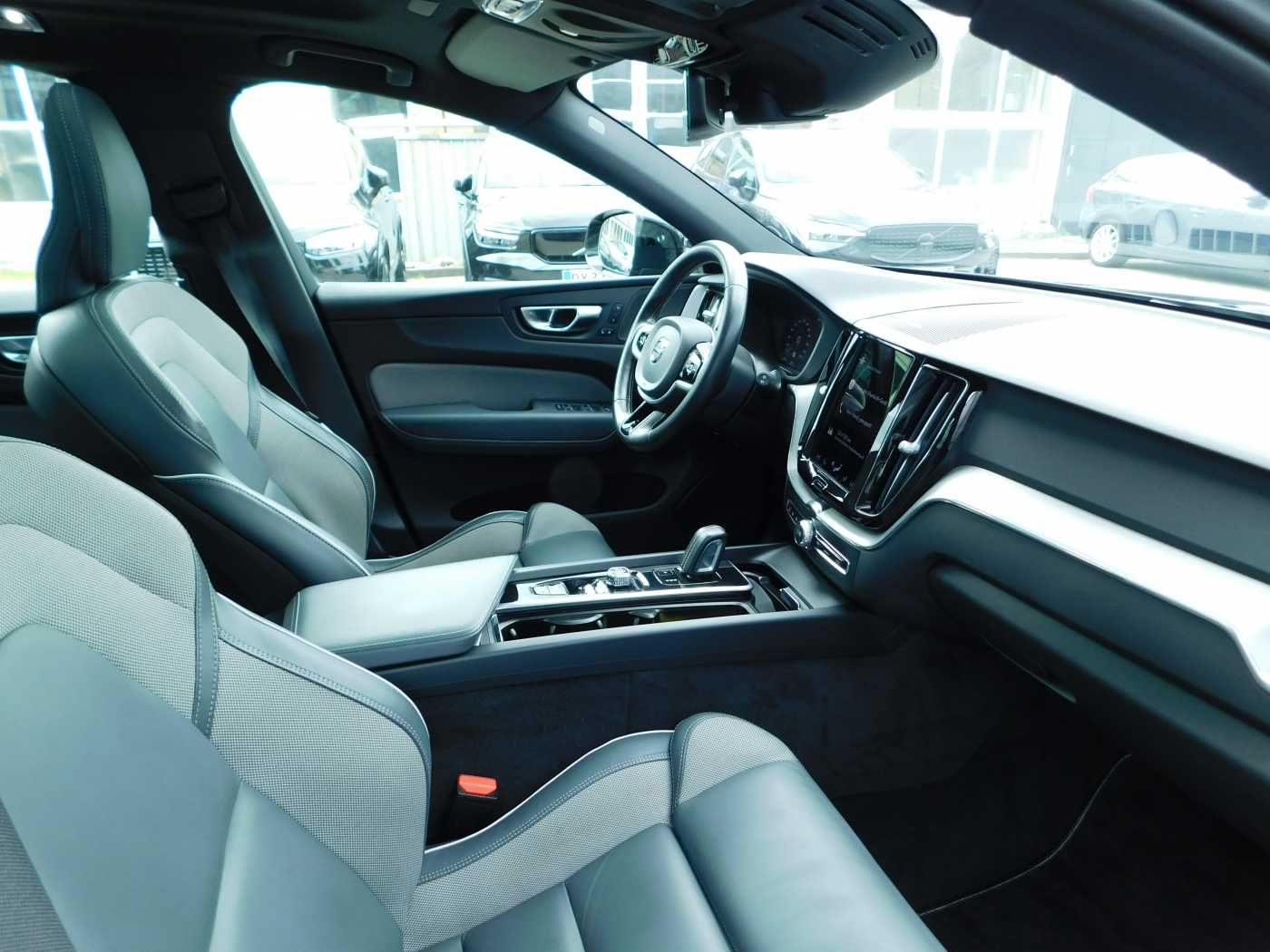 Fahrzeugabbildung Volvo XC60 Diesel B4 D AWD R-Design '21'-Zoll, AHK, PA