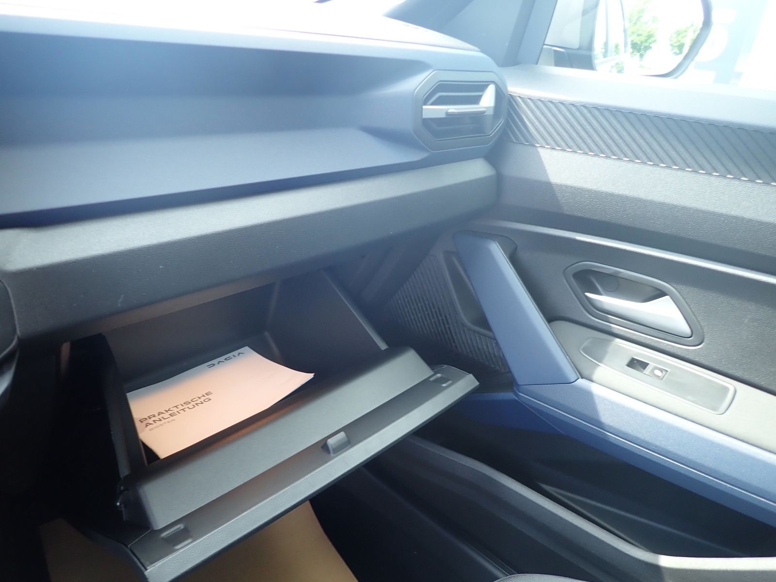 Fahrzeugabbildung Dacia Bigster Expression TCe 140