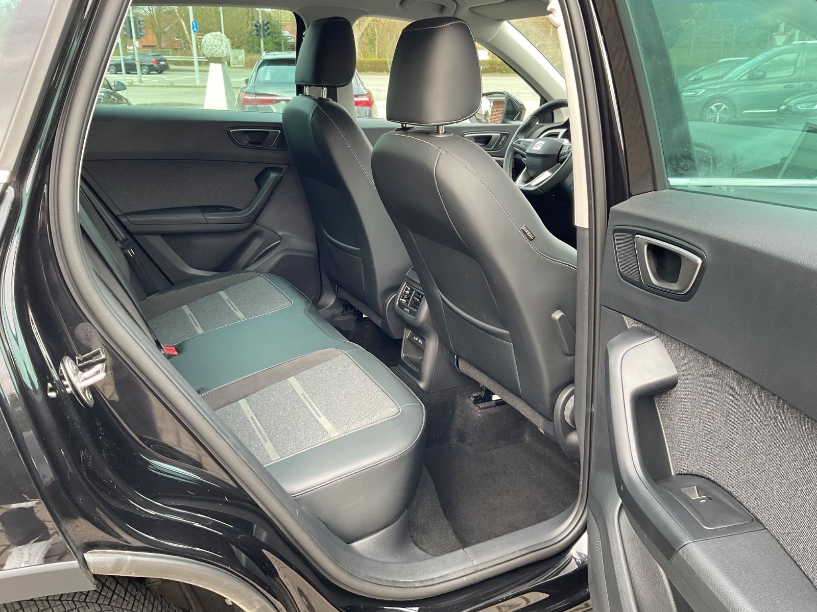 Fahrzeugabbildung SEAT Ateca 1.5 TSI Xperience DSG,Kamera,Navi,LED