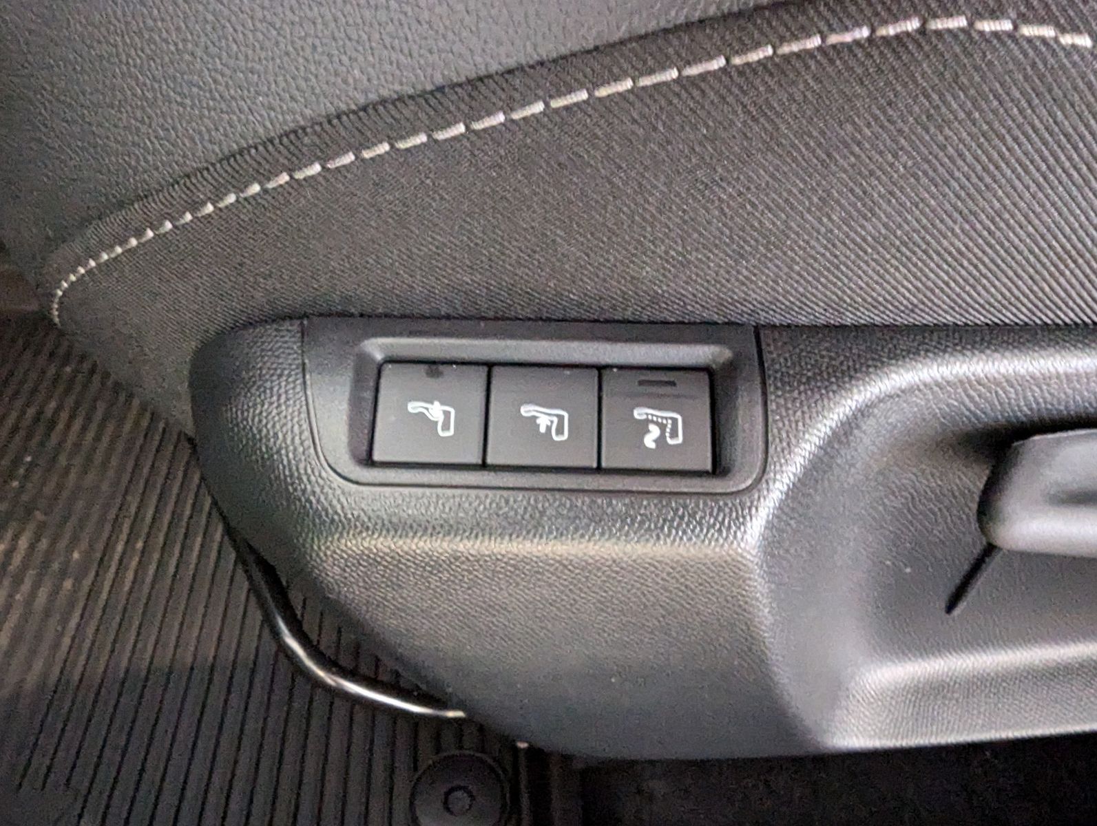 Fahrzeugabbildung Opel Mokka 1.2 Ultimate Aut. Winter-Paket Kamera ACC