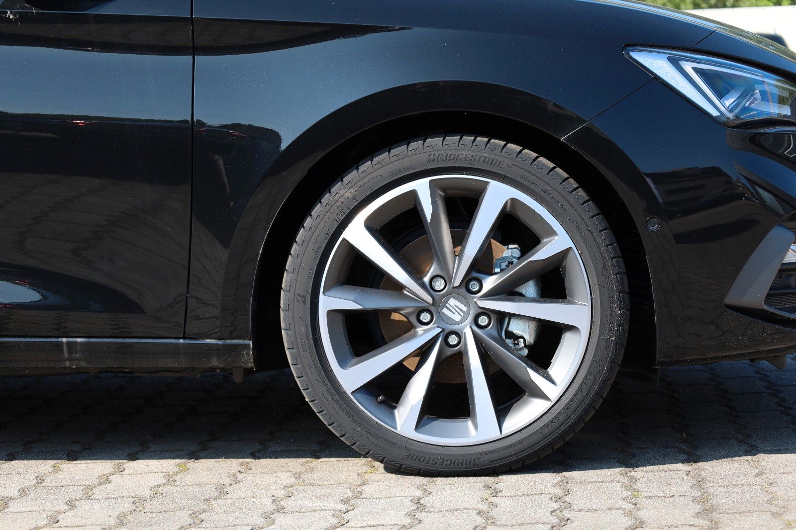 Fahrzeugabbildung SEAT Leon FR 1,5 TSI *LED*SHZ*PDC