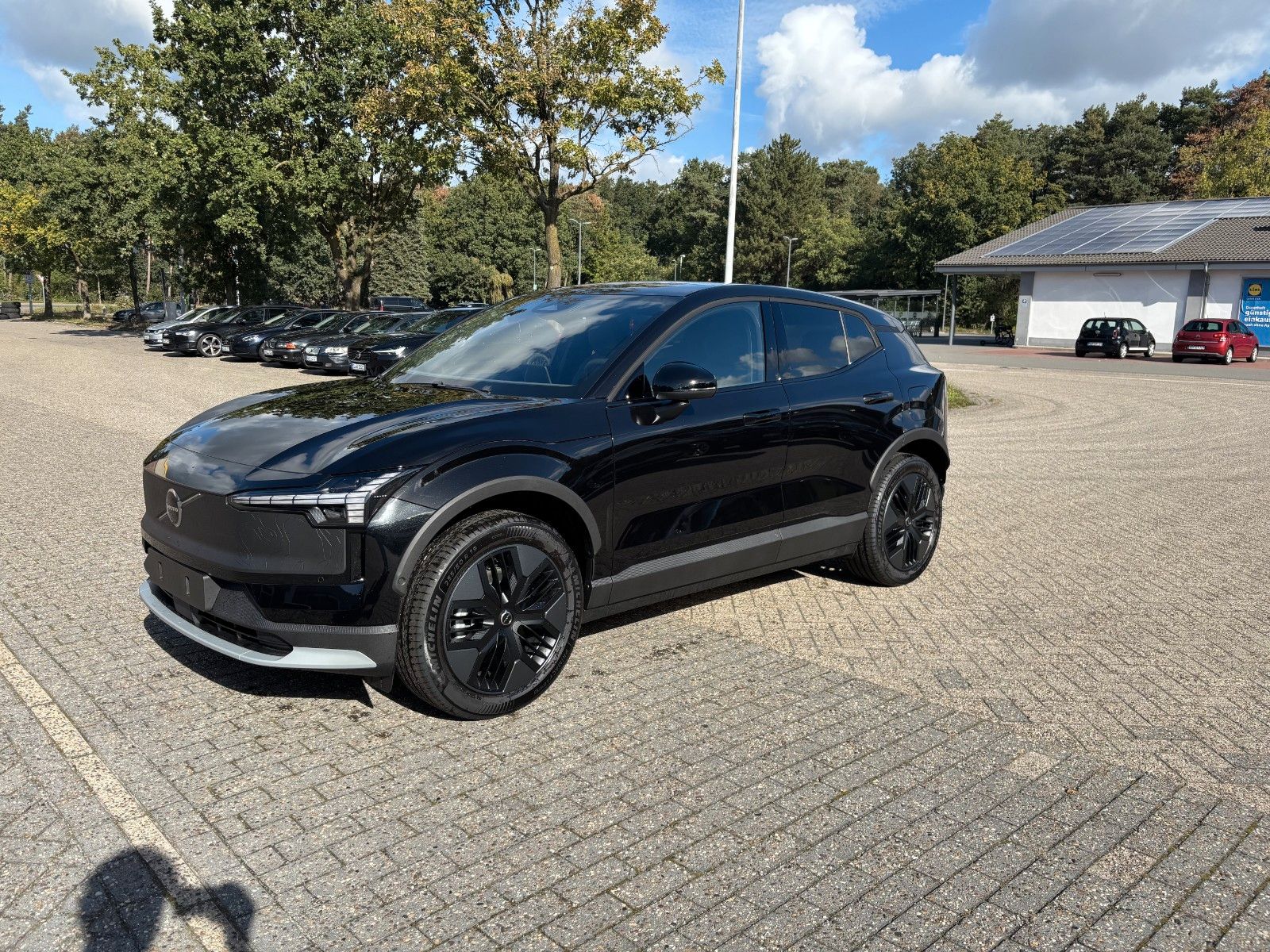 Volvo EX30 Cross Country 200 kW Pure Electric 2WD Plus imagem 3