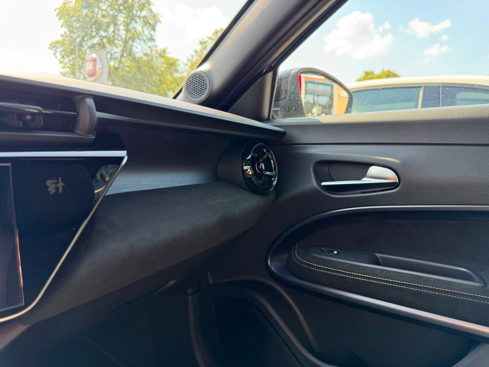 Fahrzeugabbildung Alfa Romeo Junior Ibrida 1.2 Allrad Sport Speciale