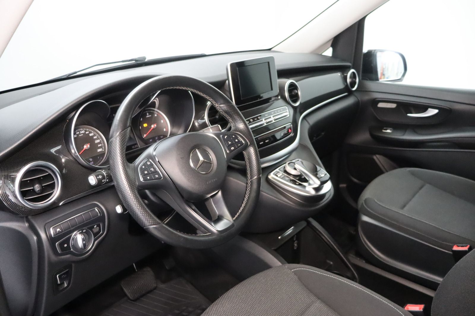 Fahrzeugabbildung Mercedes-Benz V 220 CDI/d EDITION lang * 7-Sitze * LED * ILS