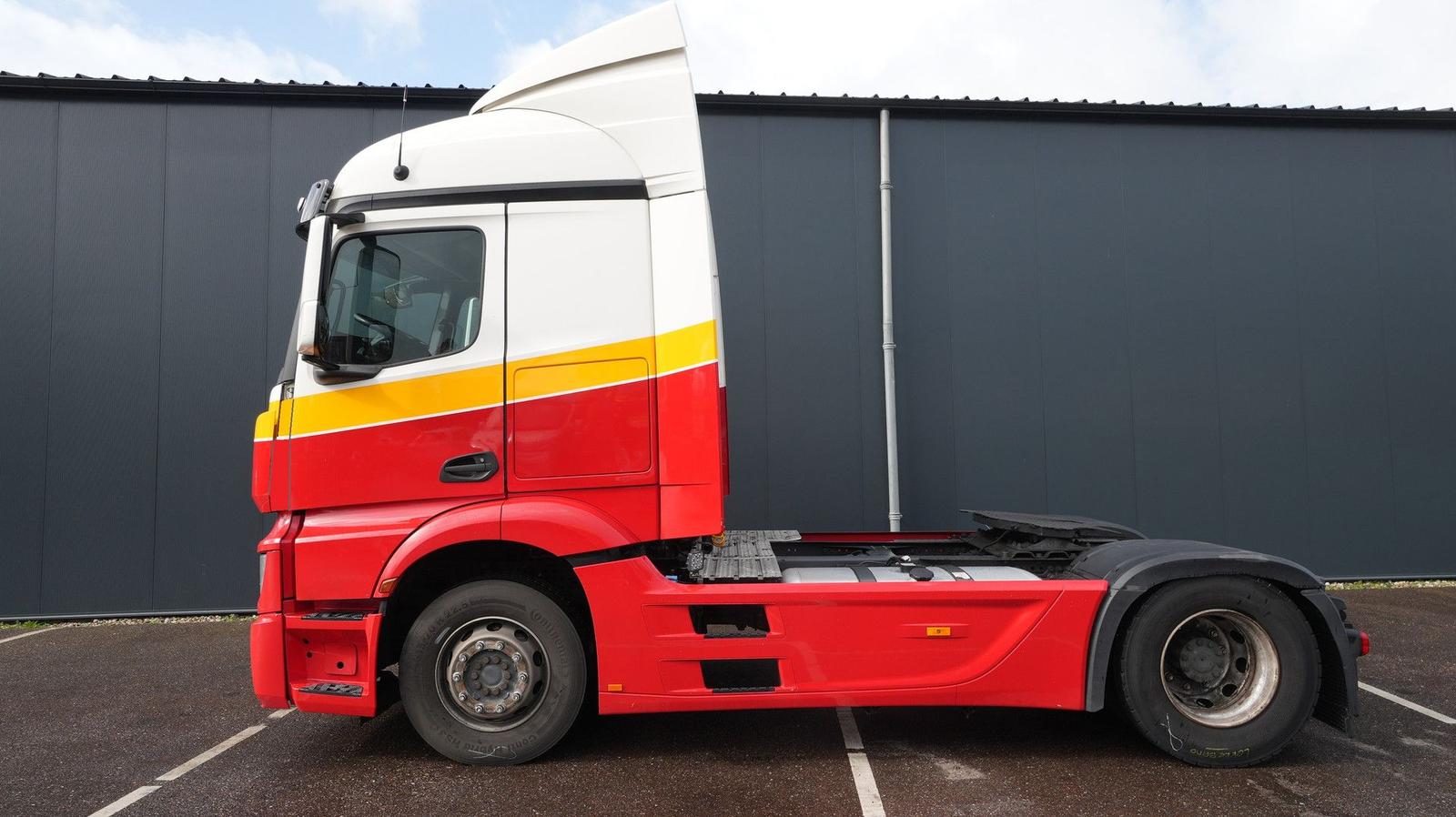Mercedes-Benz Actros 1942 tractor unit