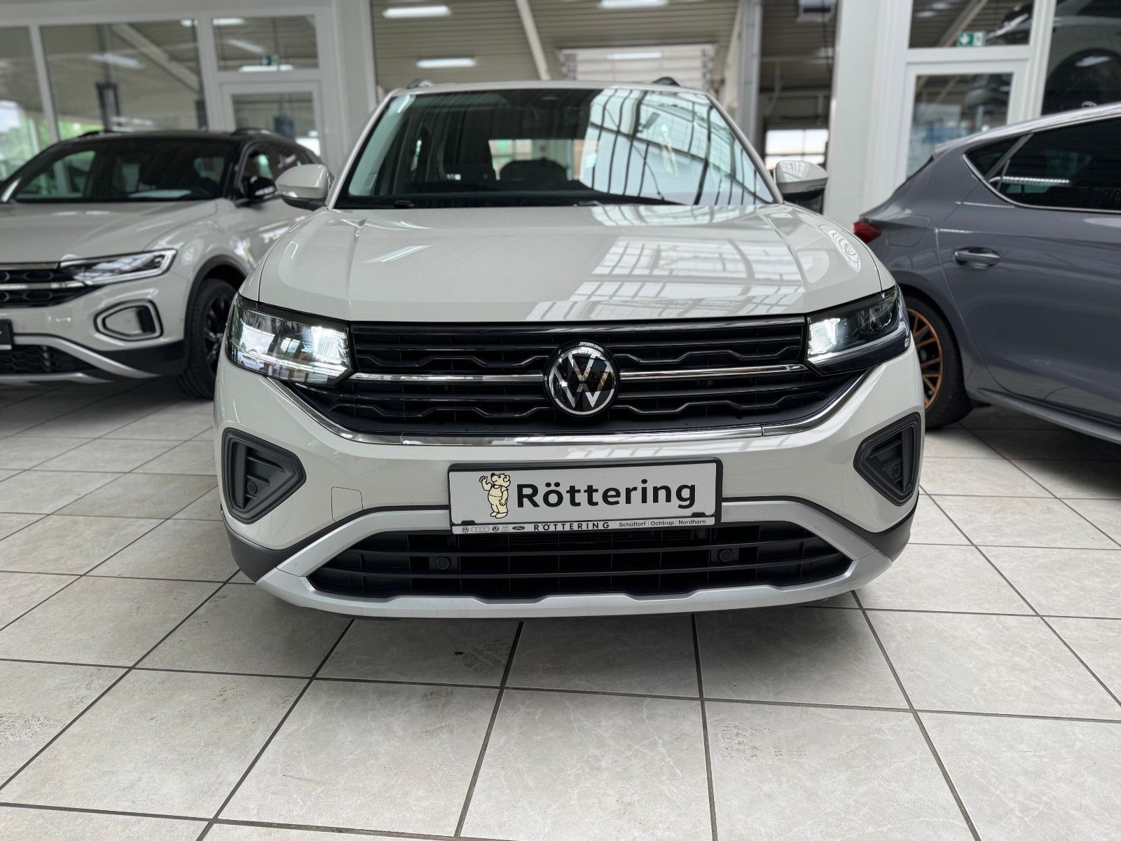 Fahrzeugabbildung Volkswagen T-Cross 1.0 TSI 70 kW Life +LED+SHZ+ACC
