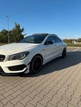 Mercedes-Benz CLA45 AMG/PANO/AMG PERFORMANCE ABGAS/AMBIENTE/ - Mercedes-Benz CLA 45 AMG: Sportwagen