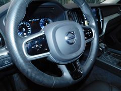 Fahrzeugabbildung Volvo XC60 T5 AWD Geartronic Momentum