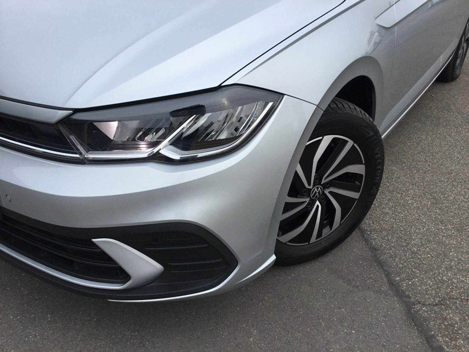 Fahrzeugabbildung Volkswagen Polo 1.0 TSI DSG Life+LED+Kamera+AppConnect+ACC