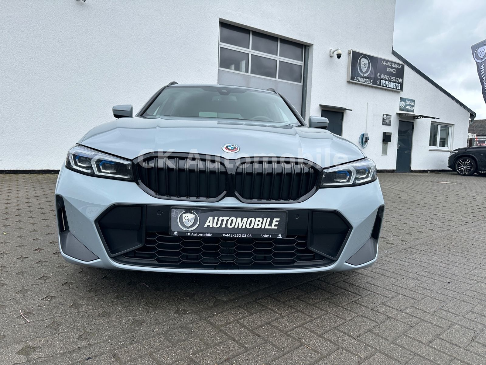 Fahrzeugabbildung BMW 320 d Touring M Sport/Navi/HeadUp/Kamera/LED