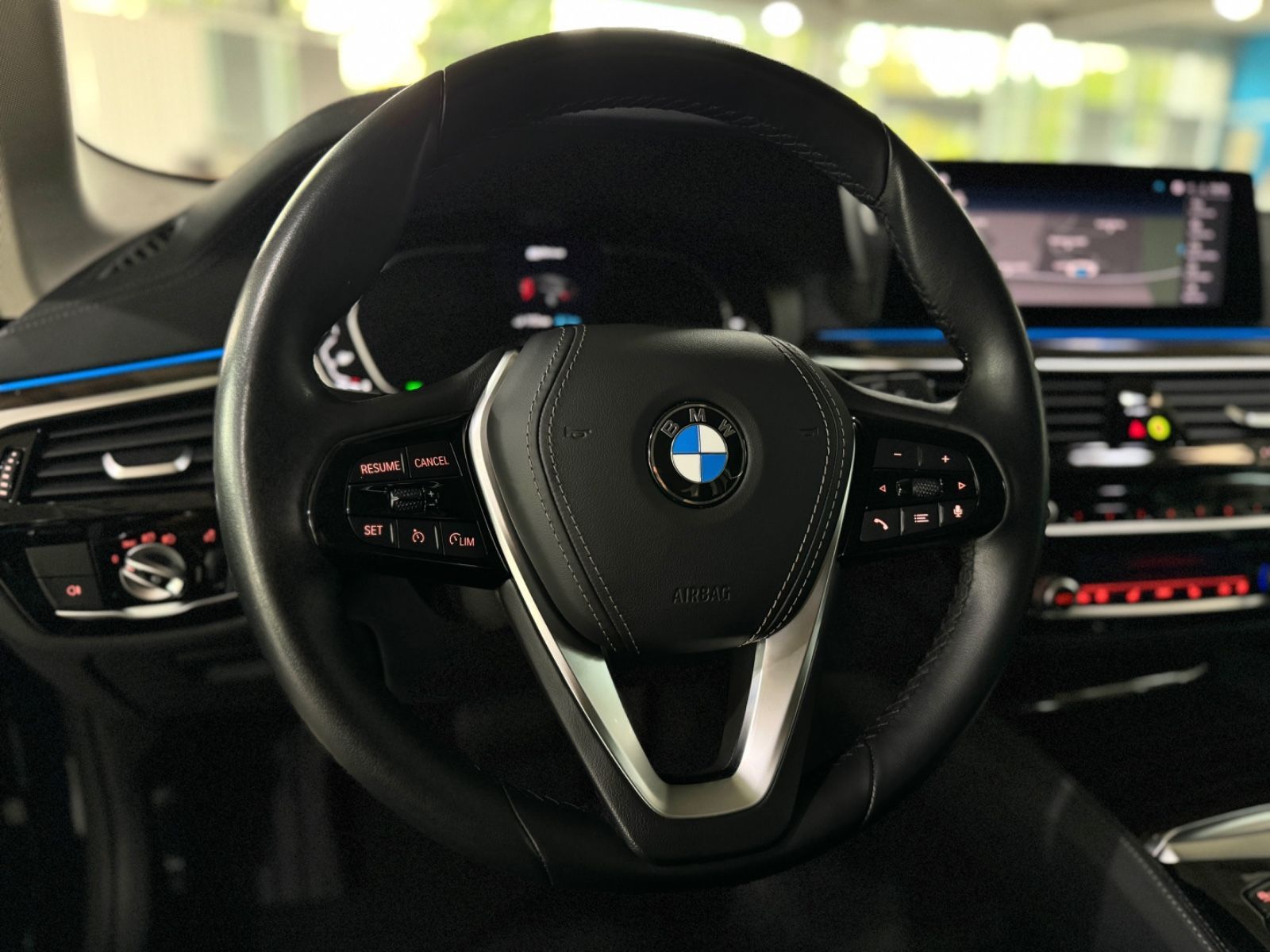 Fahrzeugabbildung BMW 530e xD Luxury Line 360° HUD Laser DAB Komfort