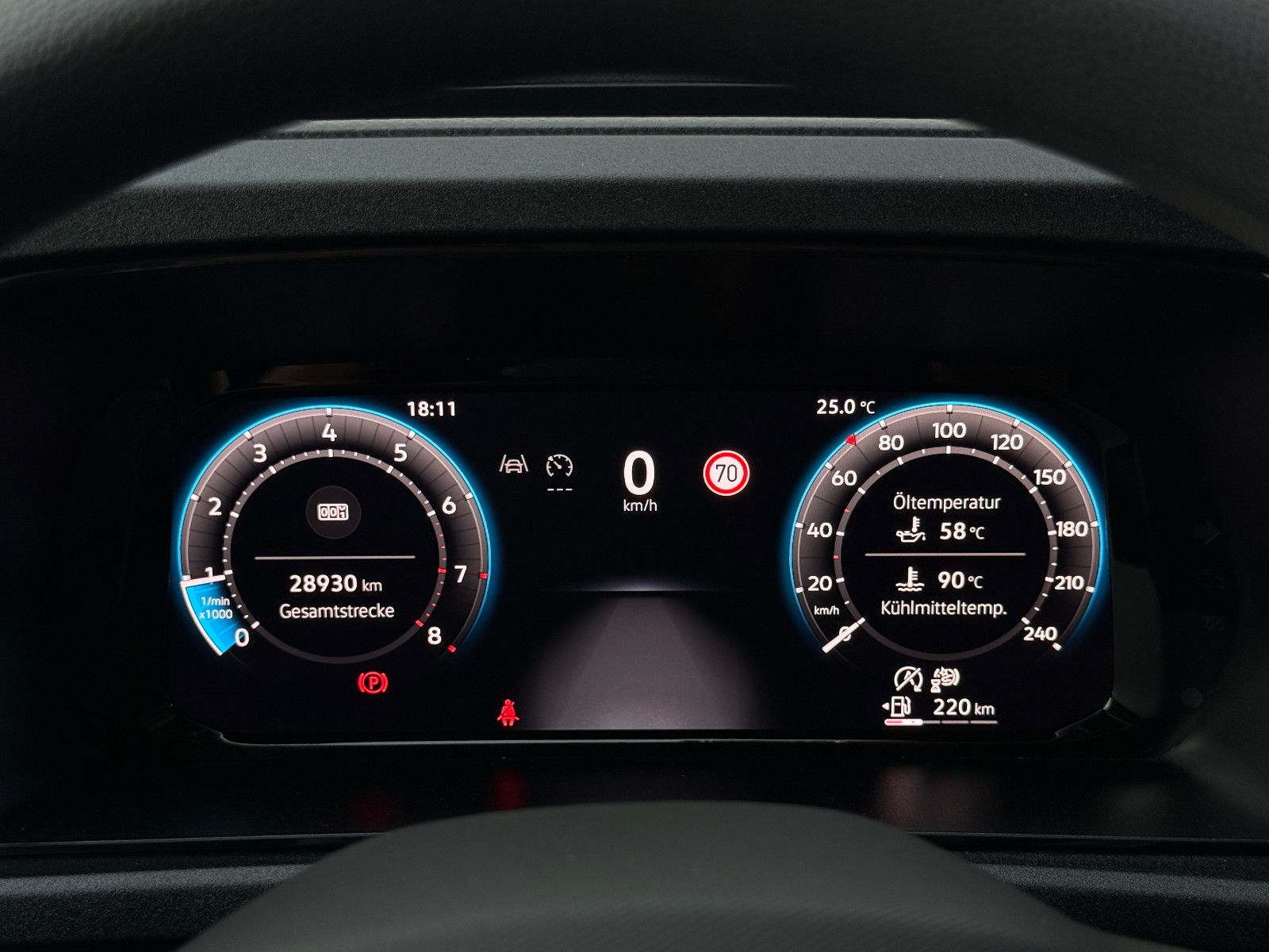Fahrzeugabbildung Volkswagen Caddy 1.5 TSI AHK GRA Kamera PDC SHZ Lane Assist