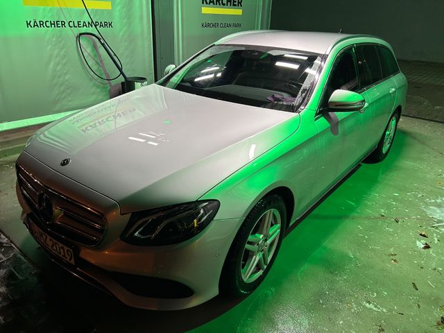 MERCEDES-BENZ E 220d T AVANTGARDE Autom. AVANTGARDE